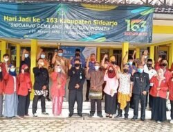 Pemerintah Desa Kebaron Tulangan Upacara HUT Sidoarjo Ke 163,Di Pimpin Langsung Kepala Desanya.