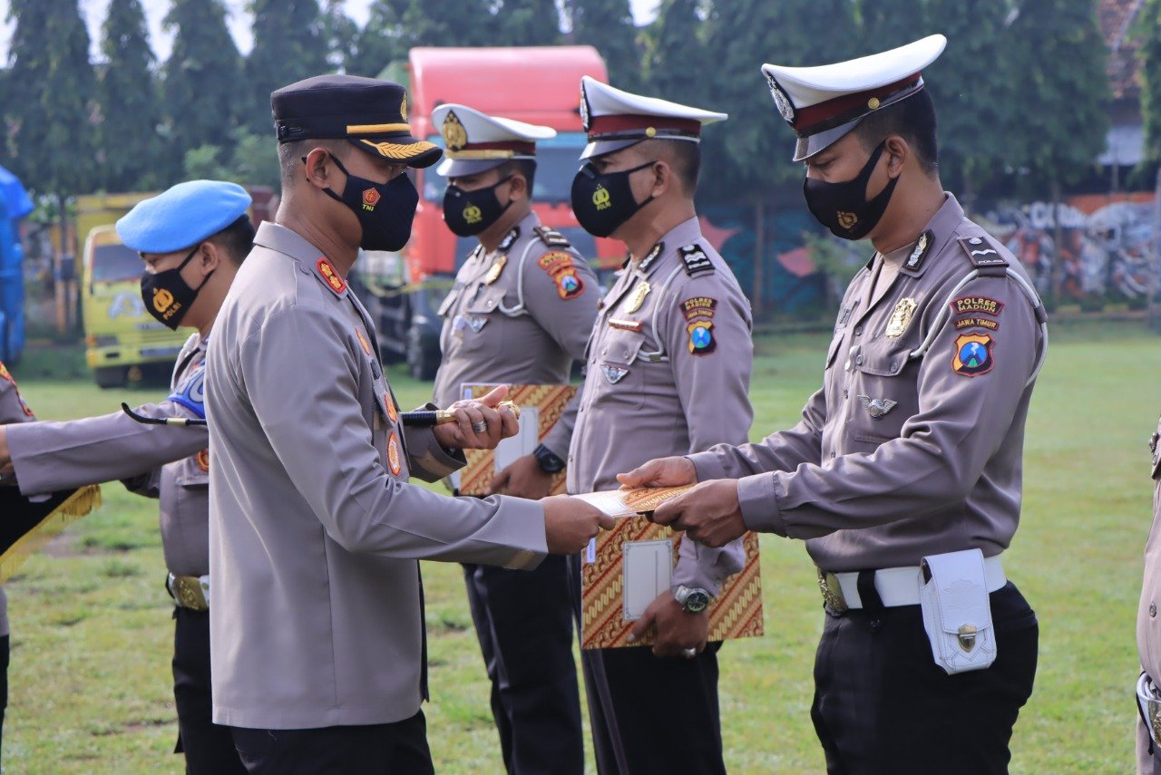 Apresiasi Kinerja Sat Lantas, Kapolres Madiun Berikan Reward