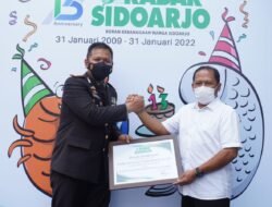 Berhasil Lakukan Inovasi Vaksinasi, Kapolresta Sidoarjo Dapatkan Penghargaan dari Radar Sidoarjo
