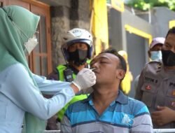 Disiplinkan Prokes, Polresta Mojokerto Bersama 3 Pilar Laksanakan Pamor Keris