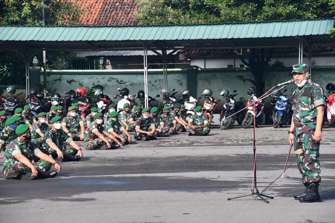 Awali Tugas, Danrem 082/CPYJ Berikan Jam Komandan