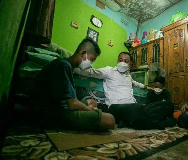 Walikota Surabaya Eri Cahyadi Kunjungi Murid Yang Dihajar Gurunya