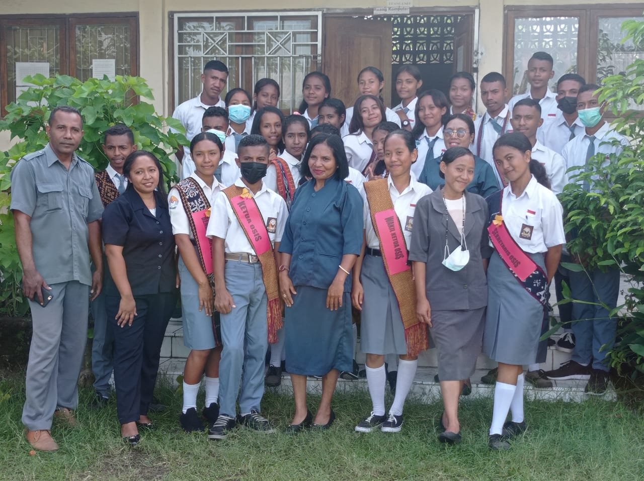 Lantik Pengurus Osis, Kepsek SMK Tawa Tanah Minta Jaga Kepercayaan Siswa