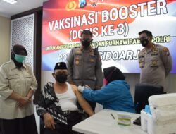 Kapolresta Sidoarjo Tinjau Vaksinasi Purnawirawan Polri dan Ikuti Zoom Meeting Vaksinasi Booster Serentak