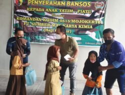 Susuri Utara Sungai Brantas Rambak Moker Kodim 0815/Mojokerto Santuni Anak Yatim