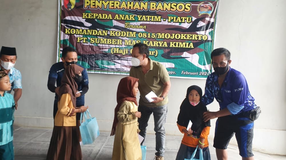 Susuri Utara Sungai Brantas Rambak Moker Kodim 0815/Mojokerto Santuni Anak Yatim