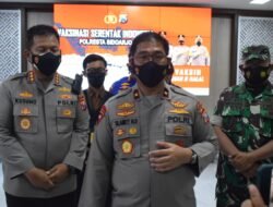 Wakapolda Jatim Tinjau Vaksinasi Lansia di Polresta Sidoarjo