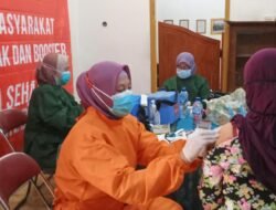 BINDA Jatim Dan Dinas Kesehatan Adakan Percepatan Vaksinasi Jenis 1,2,Dan 3 (Boster) di Pendopo Balai Desa Kebaron - Tulangan