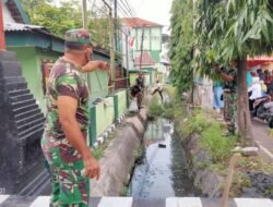 Peduli Kebersihan Lingkungan, Anggota Koramil 0816/05 Tulangan Laksanakan Pembersihan Pangkalan