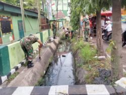 Peduli Kebersihan Lingkungan, Anggota Koramil 0816/05 Tulangan Laksanakan Pembersihan Pangkalan