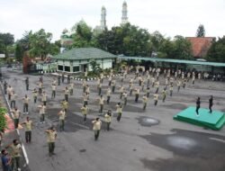 Prajurit dan PNS Makorem 082/CPYJ Melaksanakan Senam Aerobik