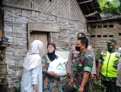 Kodim 0815/Mojokerto Salurkan Bansos Bagi Warga Kurang Mampu Di Gondang