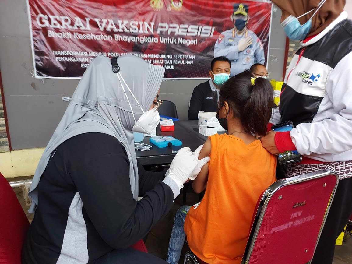 Meski Hari Libur, Klinik Bhayangkara Polres Magetan Layani Vaksinasi Anak 