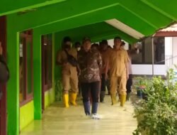 Bupati Muhdlor Sidak Genangan Air di Tiga Desa Tanggulangin : Kisdam Lama Dibongkar dan Pompa Ditambah