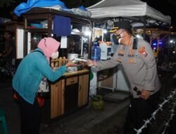 Kapolresta Sidoarjo Susuri Kawasan Kerumunan, Berikan Edukasi Prokes