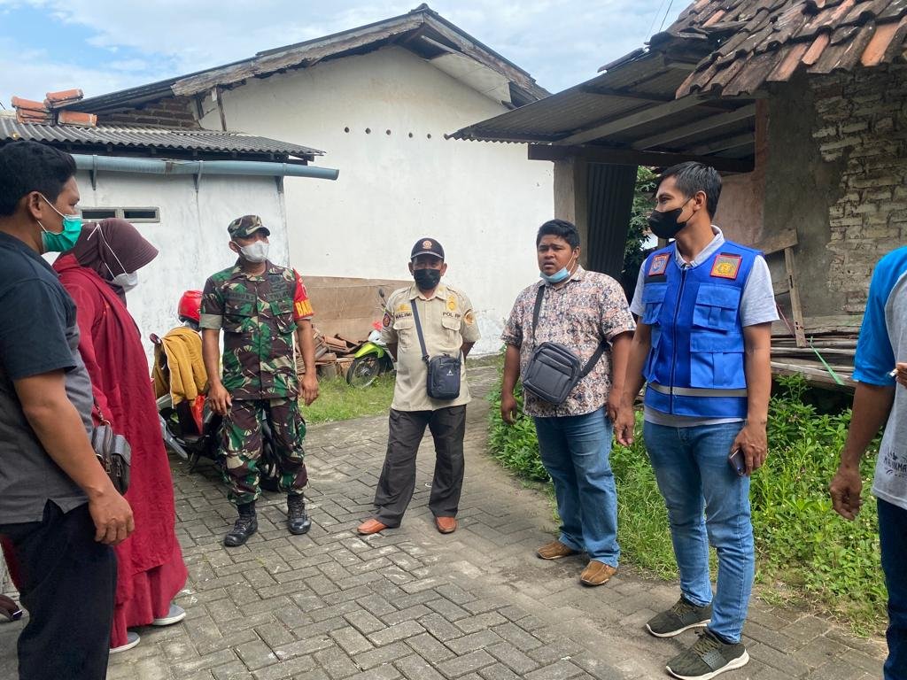 Koramil Kutorejo Bareng Nakes PKM Lakukan Tracing 22 Warga
