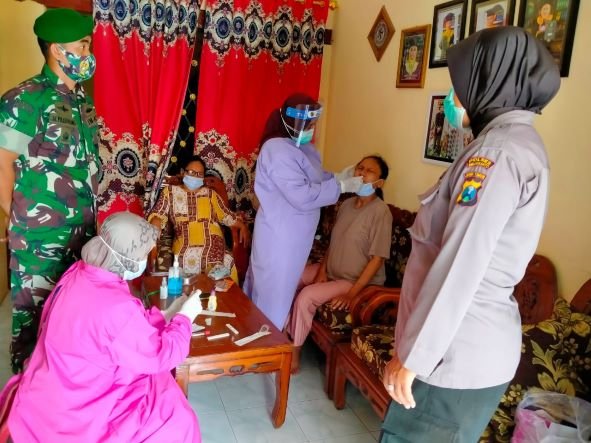 Cegah Lonjakan Covid-19 Koramil Sooko Bareng Tiga Pilar - PKM Lakukan Penguatan 3T