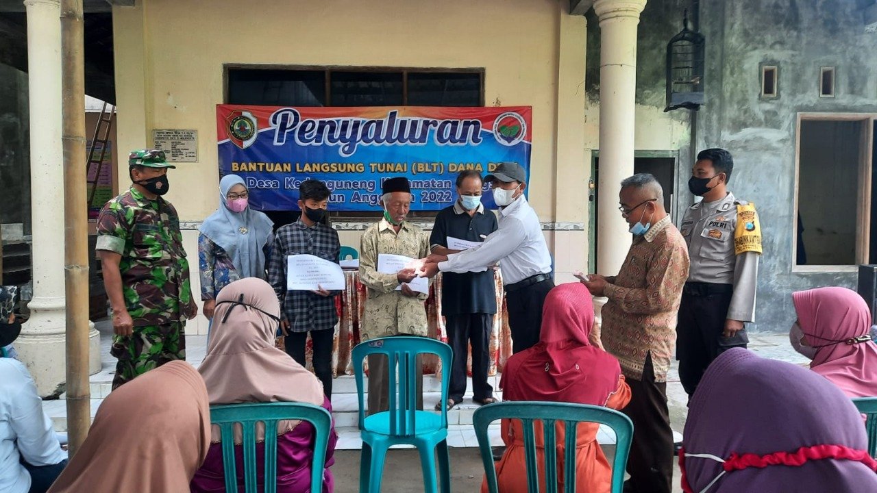 Koramil Bangsal Awasi Prokes Penyaluran BLT DD