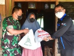 Kodim 0815/Mojokerto Gelar Jum’at Berkah Berbagi Sembako di Jatirejo