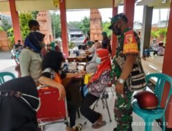Koramil 0815/19 Magersari Terjunkan Babinsa Kawal Penyaluran Bansos Hingga Vaksinasi Booster