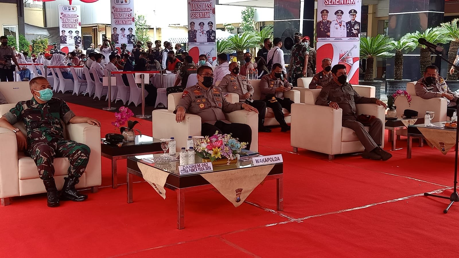 Danrem 082/CPYJ Hadiri Kegiatan Vaksinasi Serentak di Polres Lamongan