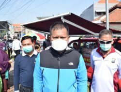 Sabtu Ceria, Jalan Sehat Polresta Sidoarjo Sambil Gelar Vaksinasi di Pasar