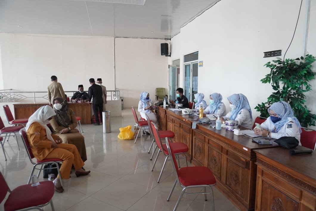 DPRD Tanjung Jabung Barat Menggelar Vaksinasi Booster Untuk Anggota dan Staf