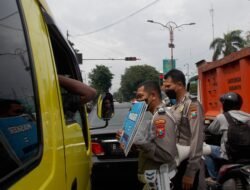 Satlantas Polresta Sidoarjo Edukasi Pengendara untuk Tertib Lalin dan Prokes