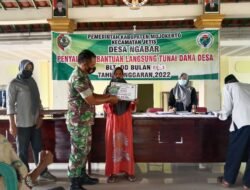 Koramil 0815/07 Jetis Kerahkan Babinsa Awasi Prokes Penyaluran BPS