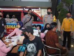 Kapolresta Sidoarjo Pantau Vaksinasi Booster di Apartemen Amega