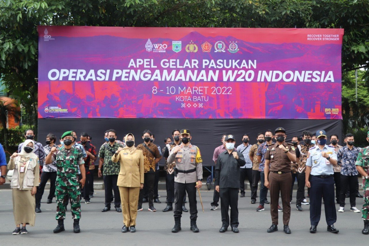 Pimpin Apel Gelar Pasukan Sambut W20, Kapolres Batu: Tingkatkan Sinergitas dan Disiplin Prokes