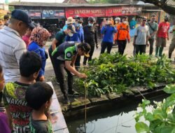 Aktifkan Lagi Kerjabhakti, Gus Muhdlor Ajak Warga Desa Kalitengah Tanggulangin Normalisasi Drainase Kampung