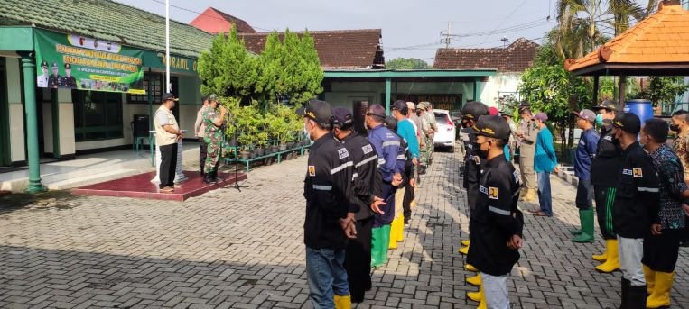 Antisipasi Bencana, Koramil Kutorejo Bareng Forpimka Tanam Ratusan Pohon