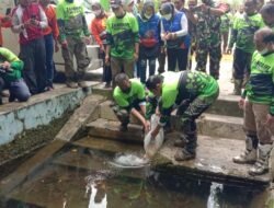 Forkopimda Lamongan dan Perhutani Mojokerto Tabur Benih Ikan Koi