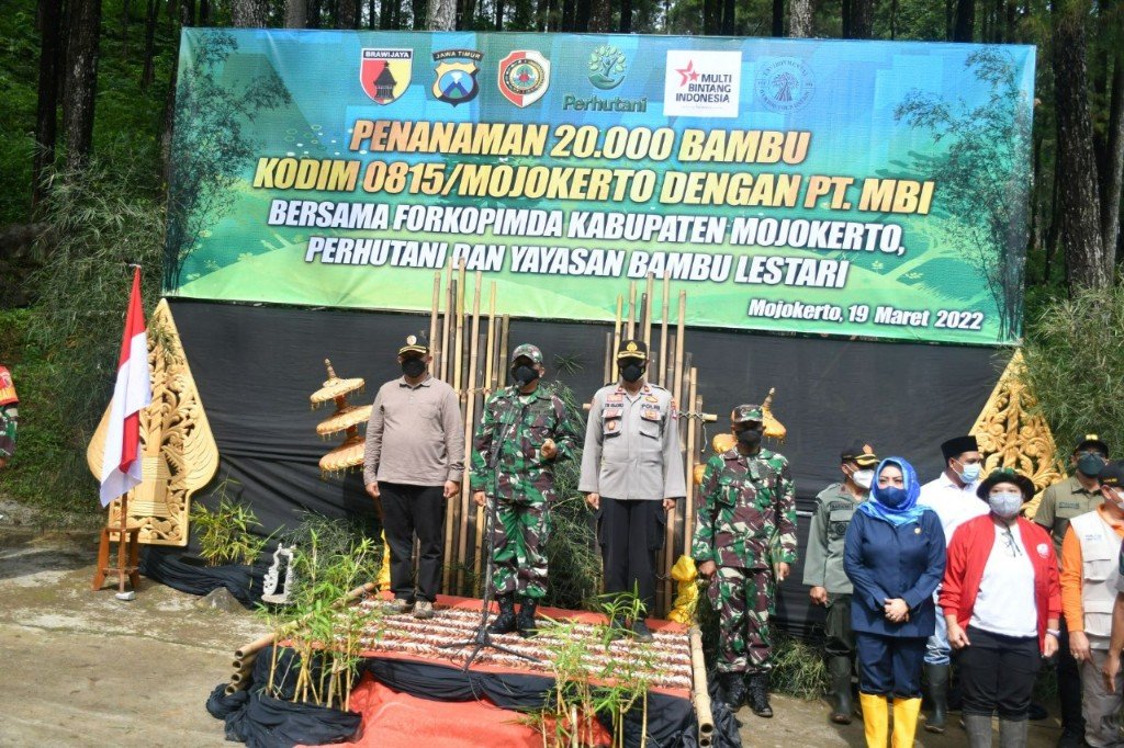 Kodim 0815/Mojokerto Bersama Forkopimda dan Perhutani Gandeng MBI - YBL Tanam 20.000 Pohon Bambu