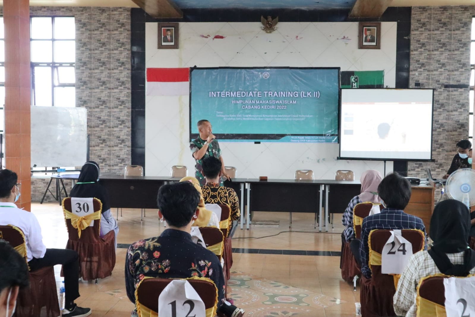 Danrem 082/CPYJ Beri Materi Wasbang Kepada Lat Kader II Kohati Tingkat Nasional HMI Cab. Kediri