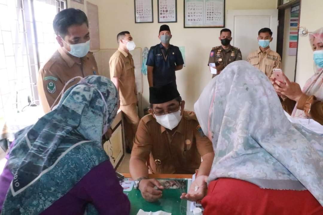 Kunjungi Puskesmas II, Bupati Anwar Sadat : Kita mengejar Target Vaksinasi Terutama Lansia dan Anak-anak