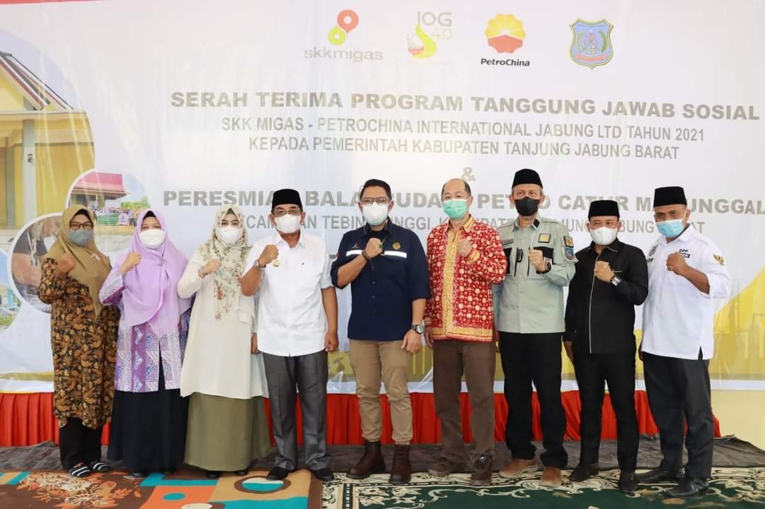 Bupati Anwar Sadat Hadiri Serah Terima Tanggung Jawab Sosial SKK Migas-PetroChina 2021 Kepada Pemkab Tanjabbar