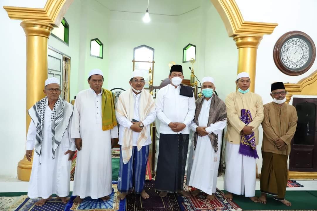 Didampingi Wabup Hairan, Bupati Anwar Sadat Laksanakan Safari Jum’at di Masjid Darrul Jannah Manunggal II