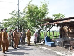 Wabup Sidoarjo Tinjau Rumah Rusak Akibat Diterjang Puting Beliung di Desa Prasung Buduran
