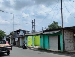 Proyek Flyover JPL-64 Krian, Warga Mulai Kosongkan dan Bongkar Bangunan