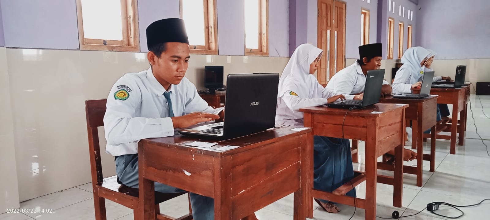 MA Khomsani Nur Klanting Sukses Adakan UMBK