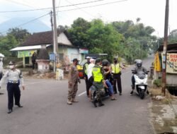 Hari Libur, Koramil Ngoro Bersama Polsek – Satpol PP Pantau Pemberlakuan Ganjil Genap