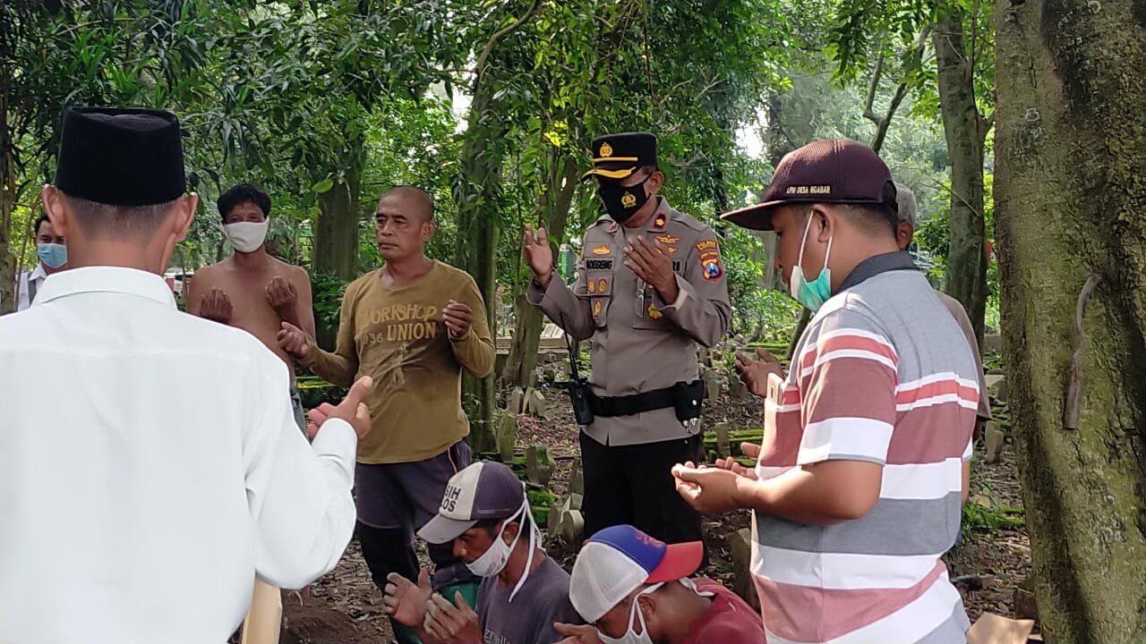 Jenazah Mr.X yang Ditemukan di Sungai Marmoyo Dikebumikan