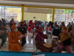 Penyerahan Bantuan Langsung Tunai ( BLT ) Dana Desa Tahun 2022 ke 97 KPM ( Keluarga Penerima Manfaat) Desa Kebaron Kecamatan Tulangan Kabupaten Sidoarjo