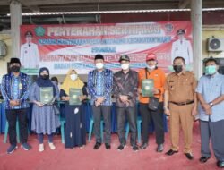 Wakil Bupati Sidoarjo Bagikan Sertifikat PTSL Secara Simbolis ke Warga Desa Medaeng Kecamatan Waru