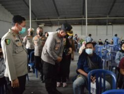 Kapolresta Sidoarjo Pantau Vaksinasi Booster Ribuan Buruh