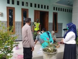 Babinsa Mojoanyar Bareng Bhabinkamtibmas & Nakes Intensifkan Pelacakan Kontak Erat