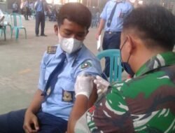 Gebyar Vaksinasi Booster Kodim 0815/Mojokerto Sasar Ratusan Siswa SMKN 1 Pungging