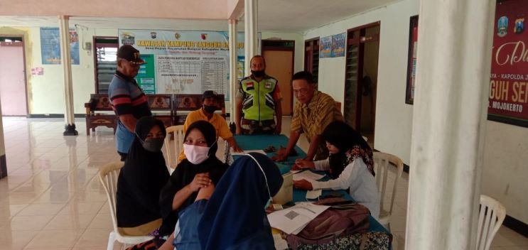 Babinsa Koramil Bangsal Kawal Layanan Vaksin Booster